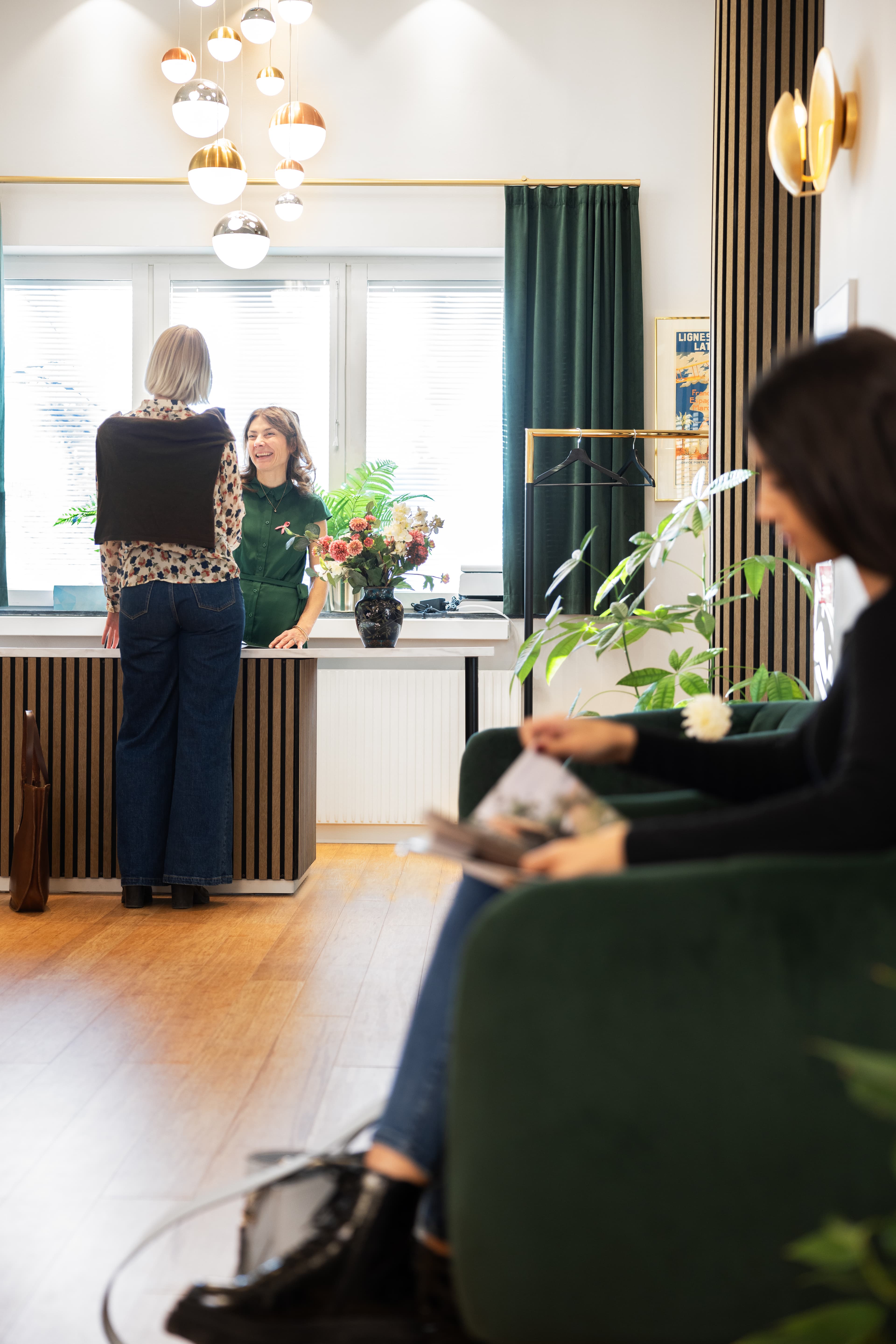 Dr Gribbe och en patient i konsultationssamtal